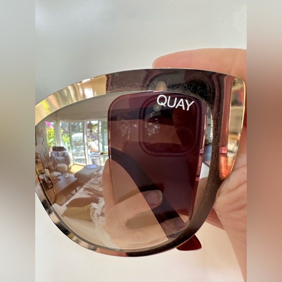 Quay Australia Sunglasses - Picture 3 of 3
